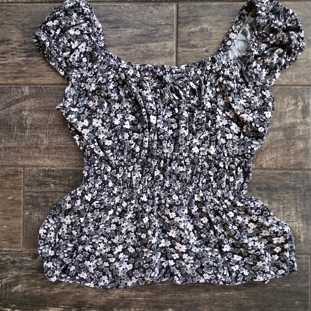 #420 Old Navy Black and White Floral Blouse